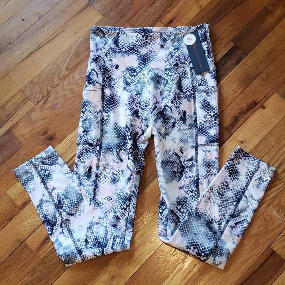 NWT Bally workout Leggings w pockets